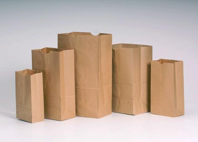 An assortment of small卡夫paper bags